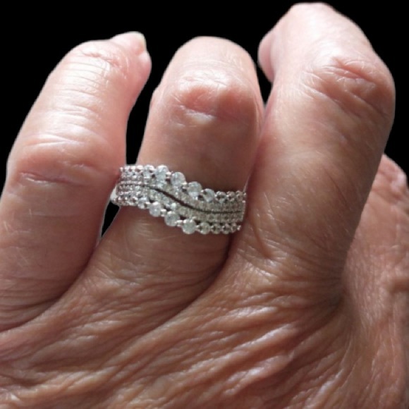 STERLING SILVER DIAMOND RING - Picture 4 of 10